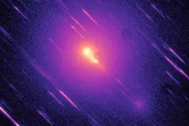 一颗奇怪的巨型彗星正在靠近太阳，可能来自太阳系以外图片