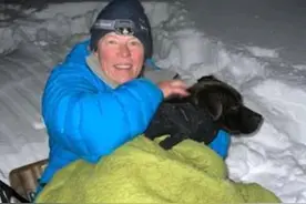 美国一女子与狗狗在雪山走丢，几个月后竟奇迹般的找回图片