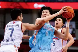 破案了！周琦为何铁了心要走？新疆队说出实情，两年5000万导火索图片