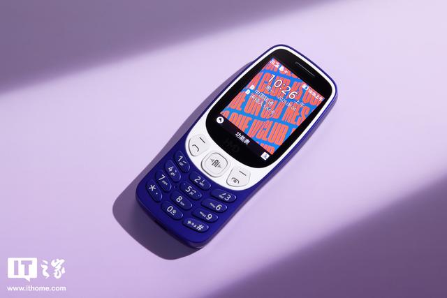 HMD 3210巴萨版功能机图赏：梦回1999，内置Deepseek AI助手