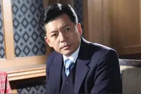 何政军：靠《亮剑》成名，娶初恋妻子相伴30年，如今他还好吗？图片