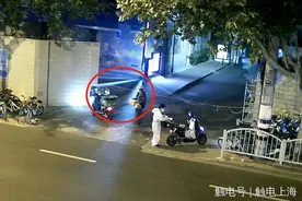 上海一外卖小哥偷快递送给心仪姑娘，结果没等来爱情却等来了警察图片