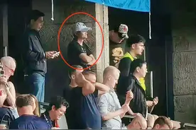 马云刘强东齐聚德国看球赛，东哥有章泽天陪伴，马云一人显落寞！图片