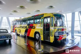 48年前的豪华世界杯巴士，实拍奔驰博物馆收藏的O302球队巴士图片