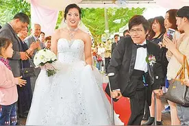 连体兄弟38年前成功分割，弟弟迎娶交往11年的女友，哥哥英年早逝图片