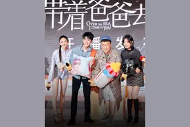 蒋依依这腿直逼关晓彤，同框辛芷蕾，不是一个档次图片