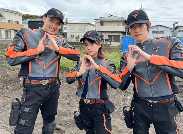 戴卡奥特曼第五位角色，怪兽专家兼驾驶员，严厉的副队长姐姐