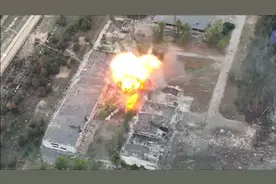 教训惨痛！俄军巨炮被炸成火球，“窃密就杀头”真不是玩笑话图片