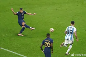 法国2-2战平阿根廷！姆巴佩两个进球间隔仅97秒，黄健翔赛前称：限制对手，还是施展自己？永恒的两难选择图片