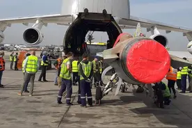 乌克兰安124满载F-16，泽连斯基要失望，没有一架支援给乌空军图片