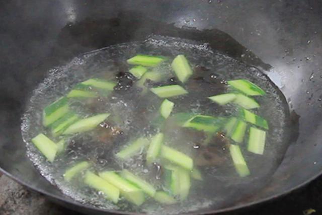 “七月中、腊月半，老人过得心胆颤”，为啥？这6种食物或可缓解