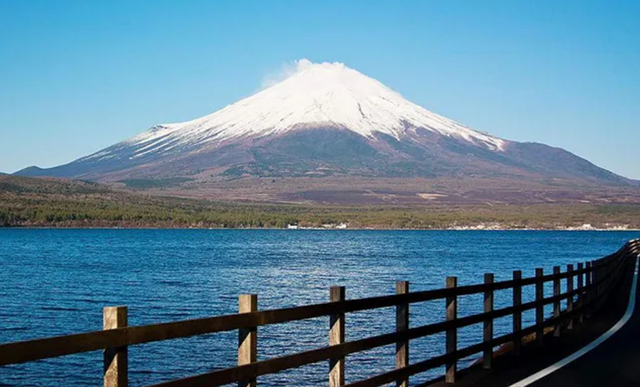 两名日本少女去废弃旅馆探险，之后“人间蒸发”，24年后才被找到