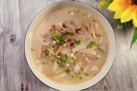 冬天的白萝卜堪称消防员，加上鱿鱼干一起炖汤，清甜鲜美不上火图片