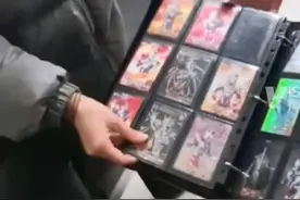 男孩未抽到心仪奥特曼卡片到警局大哭，辅警拿自己珍藏卡片赠送图片