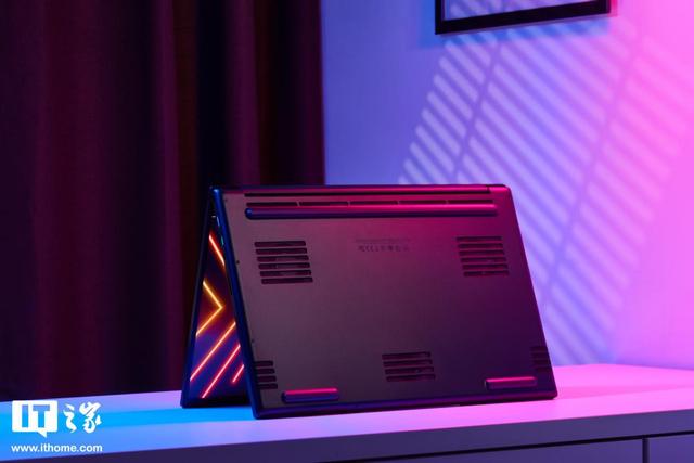 雷蛇灵刃 17 专业版评测：最强移动端 GPU，DLSS 畅玩 2K 光追