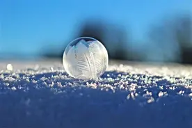 《假爸爸》剧组遗留人造雪惹怒商户 已赔偿：专家科普人造雪图片