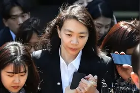 韩国财阀家族，姐姐逼停飞机妹妹水泼员工，原来和母亲息息相关图片