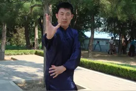 尹派八卦掌秘传功法：“铁镯子”练功方法及技击应用图片