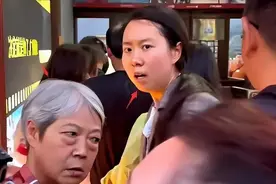 插队事件后续：恶人吃恶果！婆孙没想到会这样惨！图片