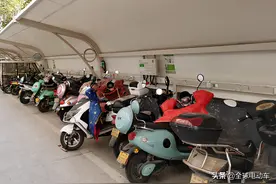 电动车充电器变绿灯后，还要充电吗？什么时候拔插头？一文说清楚图片