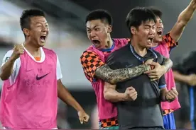 国足重大利好！李霄鹏史诗级强援再爆发，曾因顶撞助教被雪藏图片