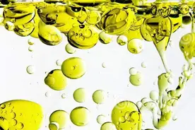 甘油是一种用途广泛的重要化合物，生活中随处可见，作用很多图片