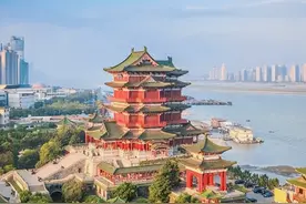 中国十大火炉城市排行榜，第一直接干到49度，热不活了！图片