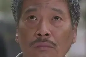 吴孟达病逝2年，再看遗孀侯珊燕的现状，才知道他的遗嘱有多明智图片