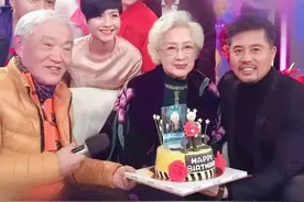 珍贵的合影照：秦怡和她的亲朋挚友们，祝老艺术家100岁生日快乐图片
