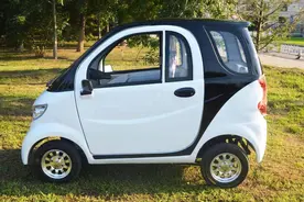 这2款老年代步车，自带冷暖空调，适合夏天驾驶，续航能达150公里图片