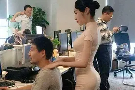 当我第一次看见你的时候，你在水中轻摇着妖娆的身姿图片