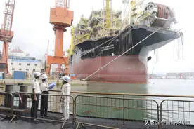大连“巨型海上石油加工厂”交付启航图片
