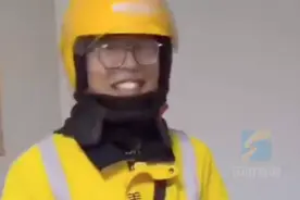 男孩寒假送外卖20天挣7700元，拿2000给妈妈买年货，妈妈：他说要给我惊喜，心疼多于感动图片
