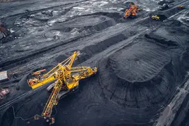 我国第一露天煤矿，煤层厚达55米，开采118年后变成了什么样子？图片