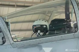 东部战区歼-16机身已掉漆！飞行员使用三种头盔，苍蝇盔吸睛无数图片