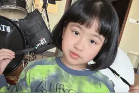 包贝尔女儿8岁生日，包文婧晒孩子萌照，饺子大眼睛灵动颜值逆袭图片