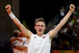 安赛龙球技之：发球及第三拍，造成对手重心失衡，回球质量差图片