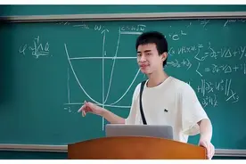 有消息称，韦东奕因教书问题被辞退，北大首次出面回应，真解气图片