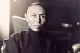 杜月笙弥留之际，为何选择烧掉别人的欠条，而不是给儿孙留下？图片