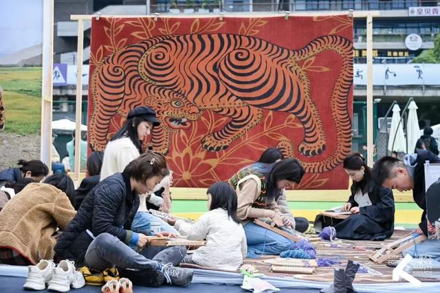 我们在这里相遇，于是城市开始呼吸