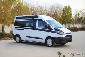 商务与旅行兼得，实用派福特汽油房车！4座双人床能做饭后置卫浴图片
