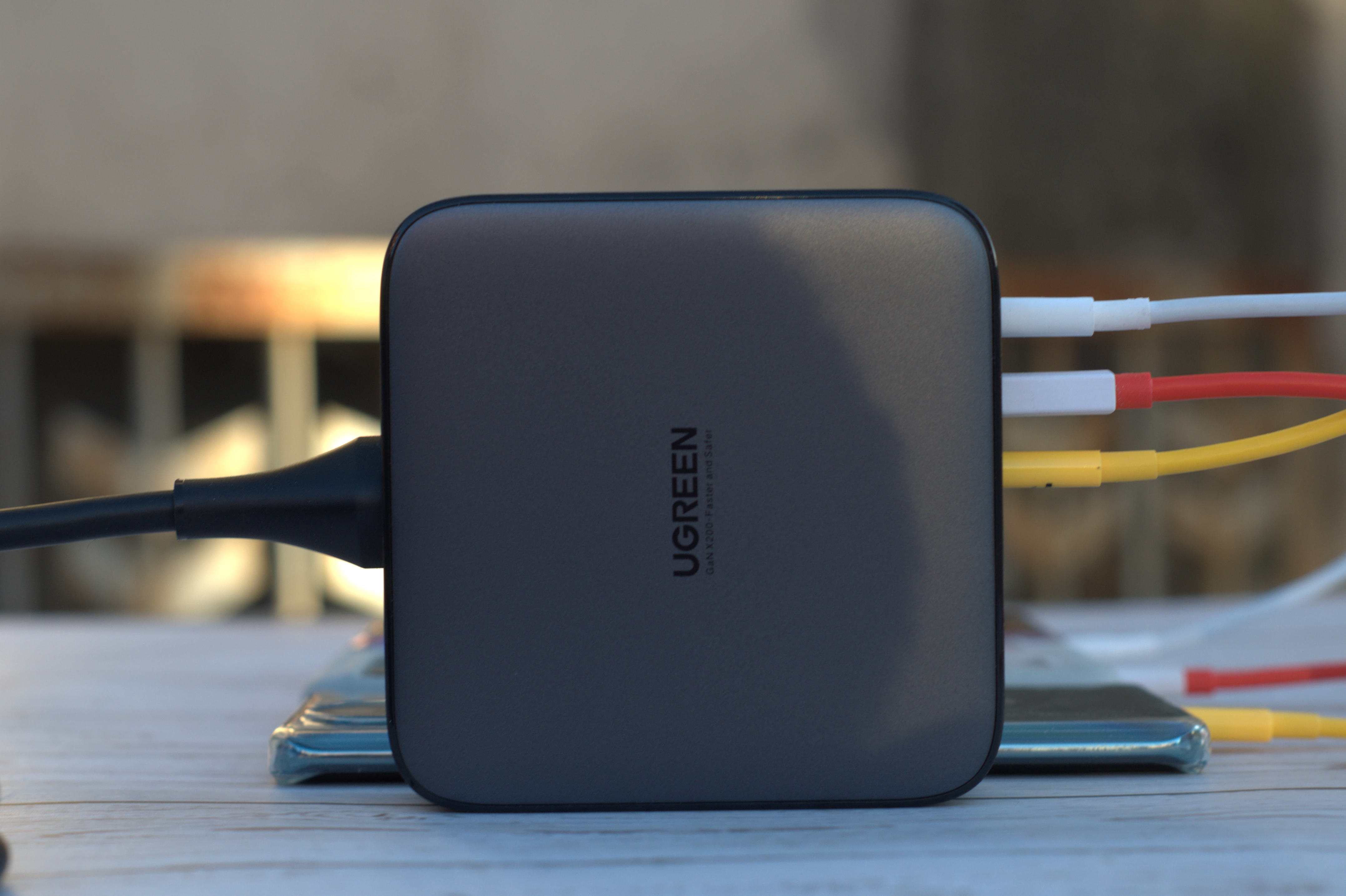 让桌面化繁为简，绿联200W氮化镓充电器就有这个魔法