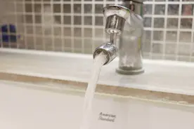 一直以为是我家水压小，听了物业经理一句话，5分钟就把问题解决图片