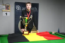 本·默滕斯赢得欧洲U21锦标赛冠军，首次转为职业球员图片