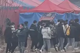 （视频）@太原人！气势拉满！姐姐结婚弟弟班里男生全出动送亲图片