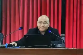 “就爱出风头！”抢话筒怒怼教授的蒋同学考655分，曾惹巨大争议图片