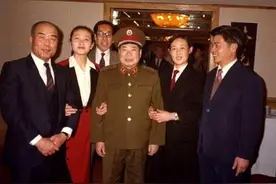 杨得志的妻子去世后，80岁又娶了一位妻子，比他小24岁图片