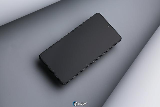 国补1869元起的天玑9400+，iQOO Z10 Turbo+评测：8000mAh电池！
