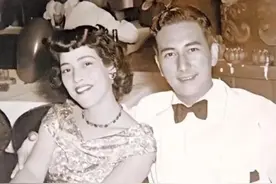 黎婉华年轻时期合影照：助力何鸿燊事业腾飞，黎夫人英姿飒爽图片