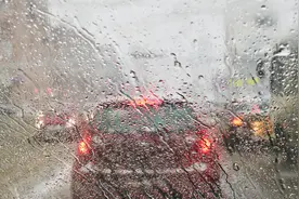 坐在车里，静静的听着下雨的声音，舒缓神经，解压助眠2图片